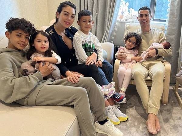 Ronaldo là một người cha mẫu mực