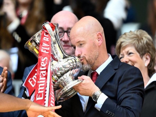 Tin BĐ: HLV Erik Ten Hag sẵn sàng dẫn dắt Bayer Leverkusen