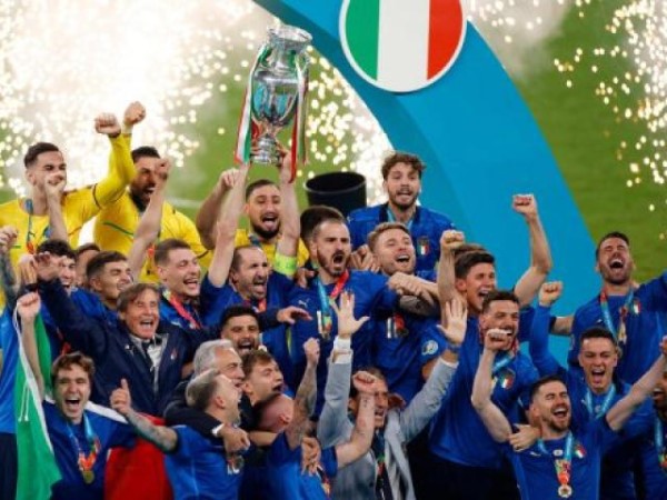 Đội tuyển quốc gia giữ chuỗi bất bại dài nhất – Italia vươn lên dẫn đầu