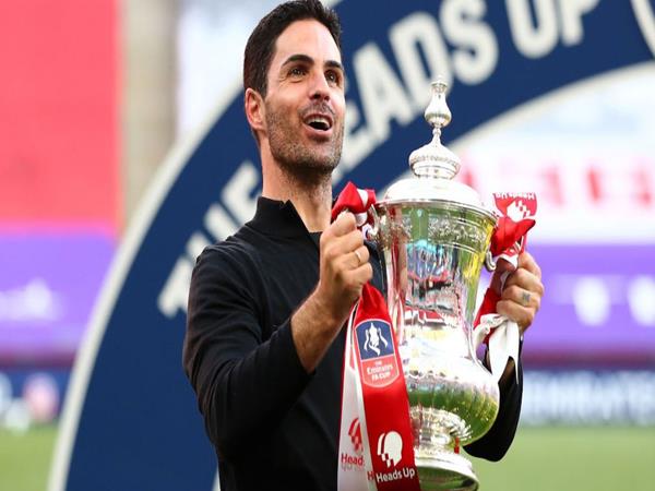Huấn luyện viên Arsenal hiện tại