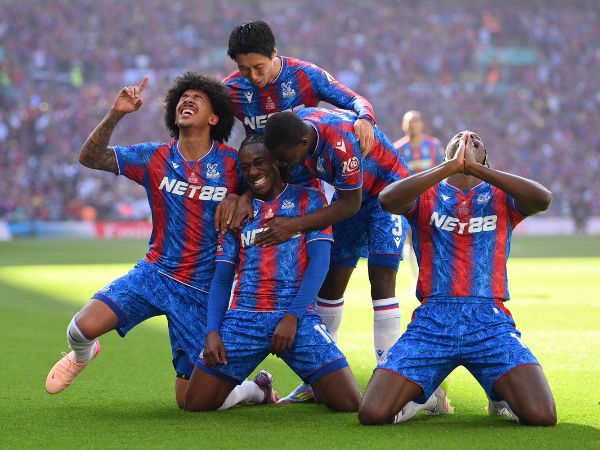 Crystal Palace tạo nên khoảnh khắc lịch sử tại chung kết FA Cup Crystal Palace tạo nên khoảnh khắc lịch sử tại chung kết FA Cup