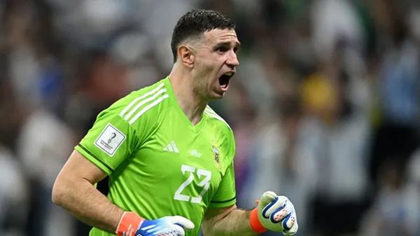 Emiliano Martínez - Đỉnh cao phản xạ mang về chức vô địch WC 2022